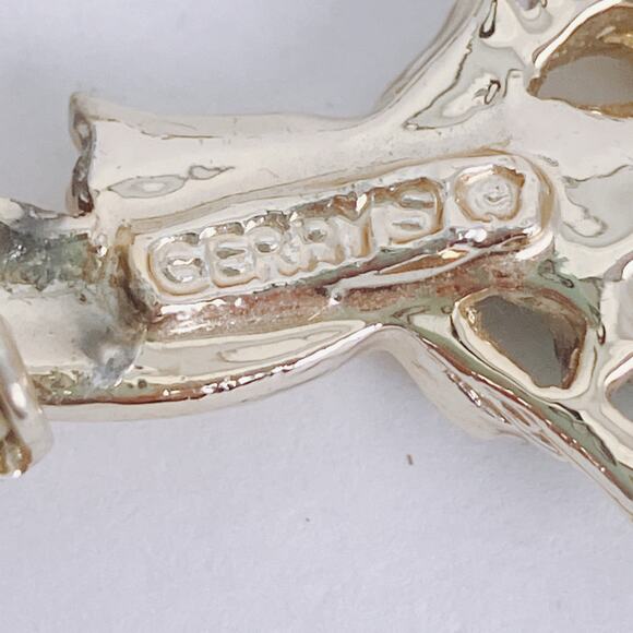 VTG Signed Gerry’s 1970s Christmas Reindeer Brooch Gold Tone Enamel Nostalgic - Picture 7 of 8